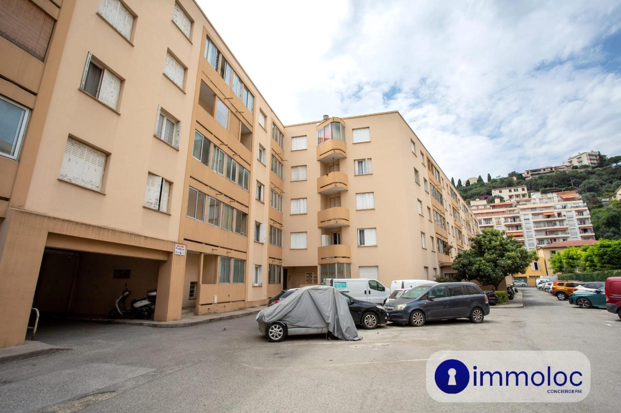 Pasteur With Parking Space